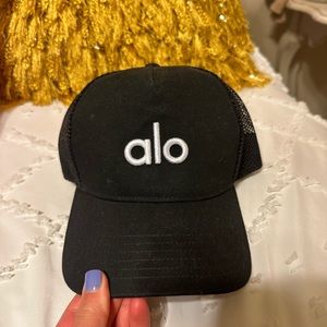 Alo yoga trucker hat